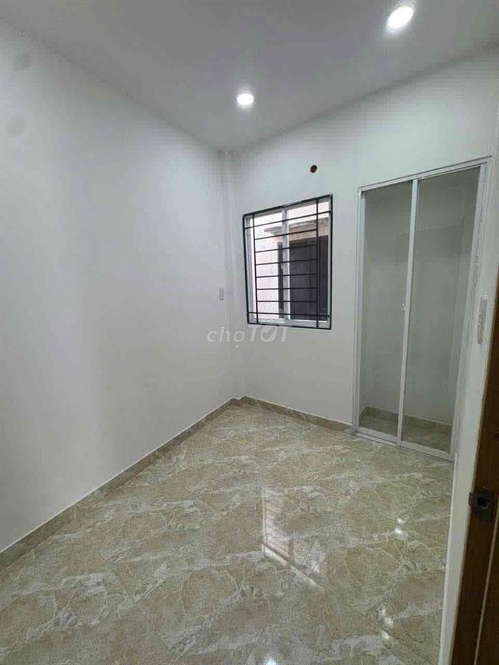 Bán nhà 3 lầu đúc BTCT 3 pn  lớn ST hẻm 88/ chánh hưng P 9 # Q8