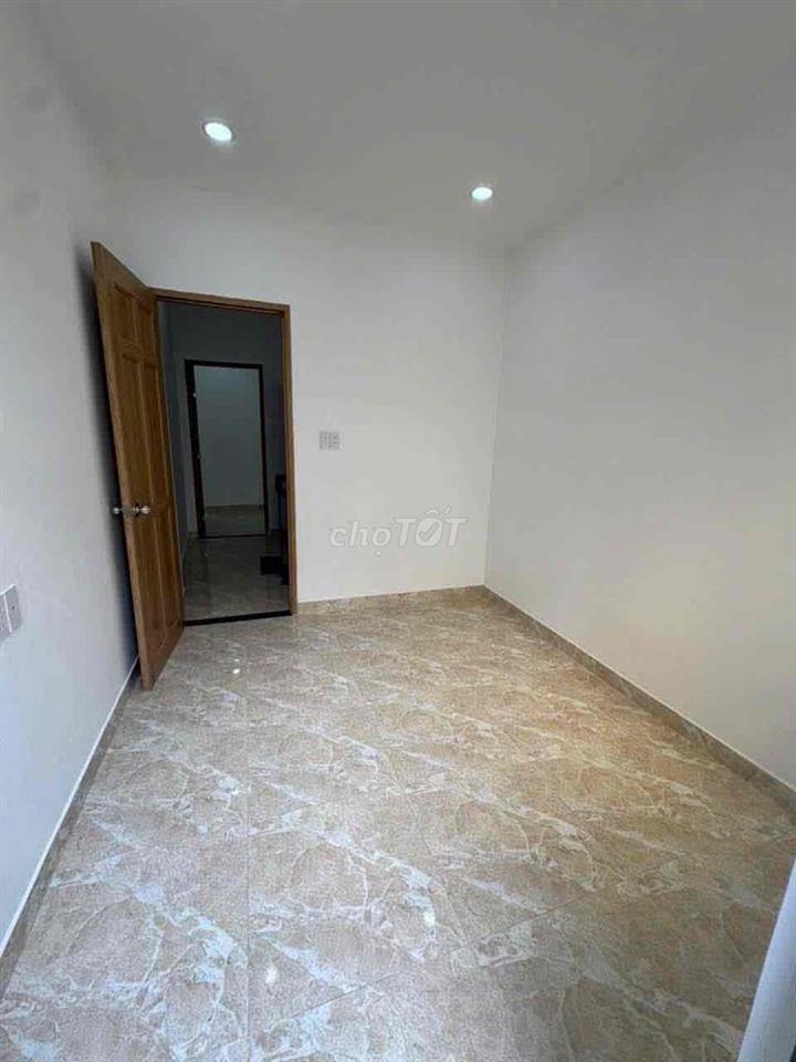 Bán nhà 3 lầu đúc BTCT 3 pn  lớn ST hẻm 88/ chánh hưng P 9 # Q8