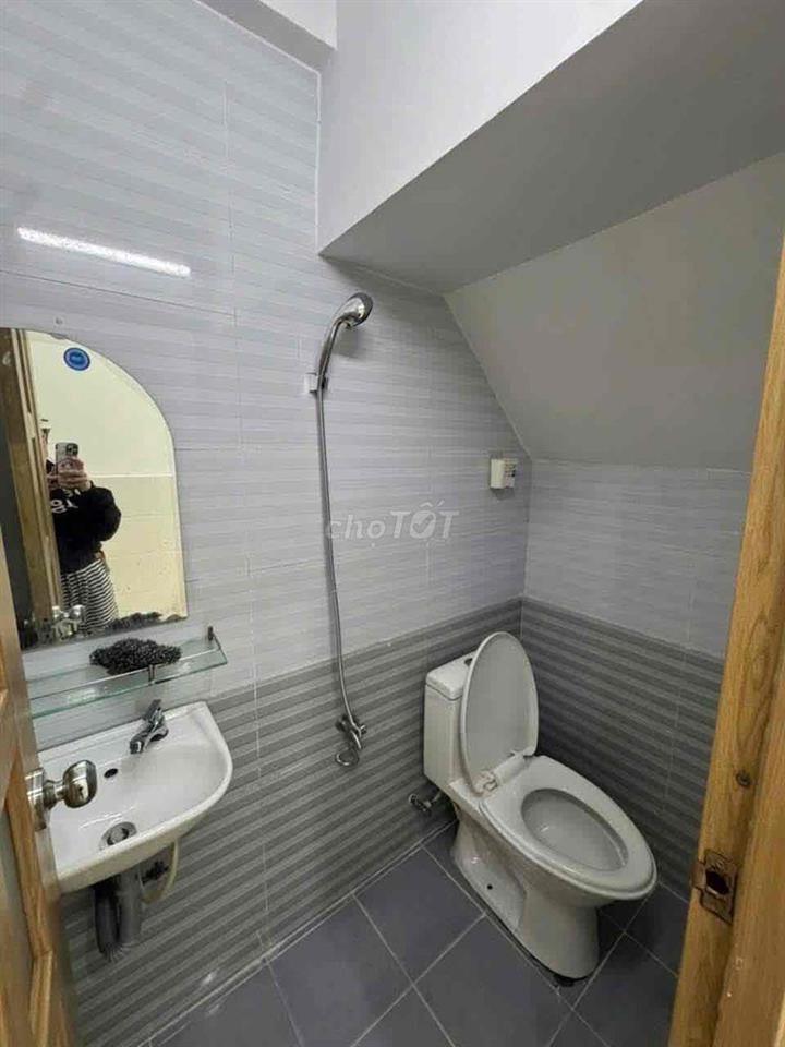 Bán nhà 3 lầu đúc BTCT 3 pn  lớn ST hẻm 88/ chánh hưng P 9 # Q8