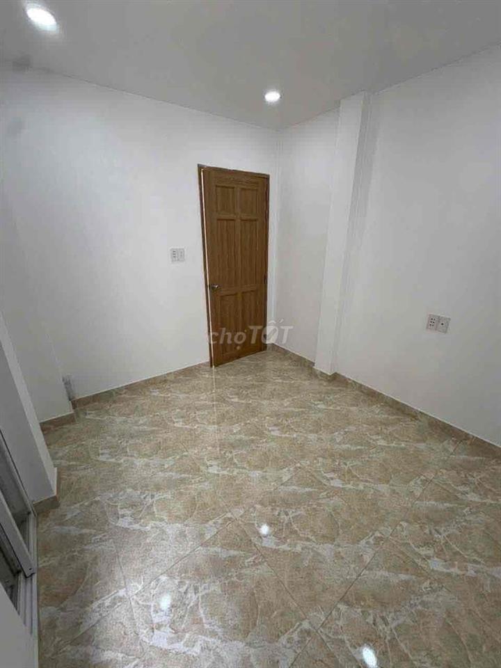 Bán nhà 3 lầu đúc BTCT 3 pn  lớn ST hẻm 88/ chánh hưng P 9 # Q8
