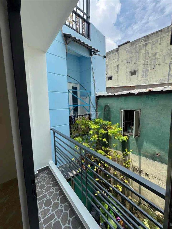 Bán nhà 3 lầu đúc BTCT 3 pn  lớn ST hẻm 88/ chánh hưng P 9 # Q8