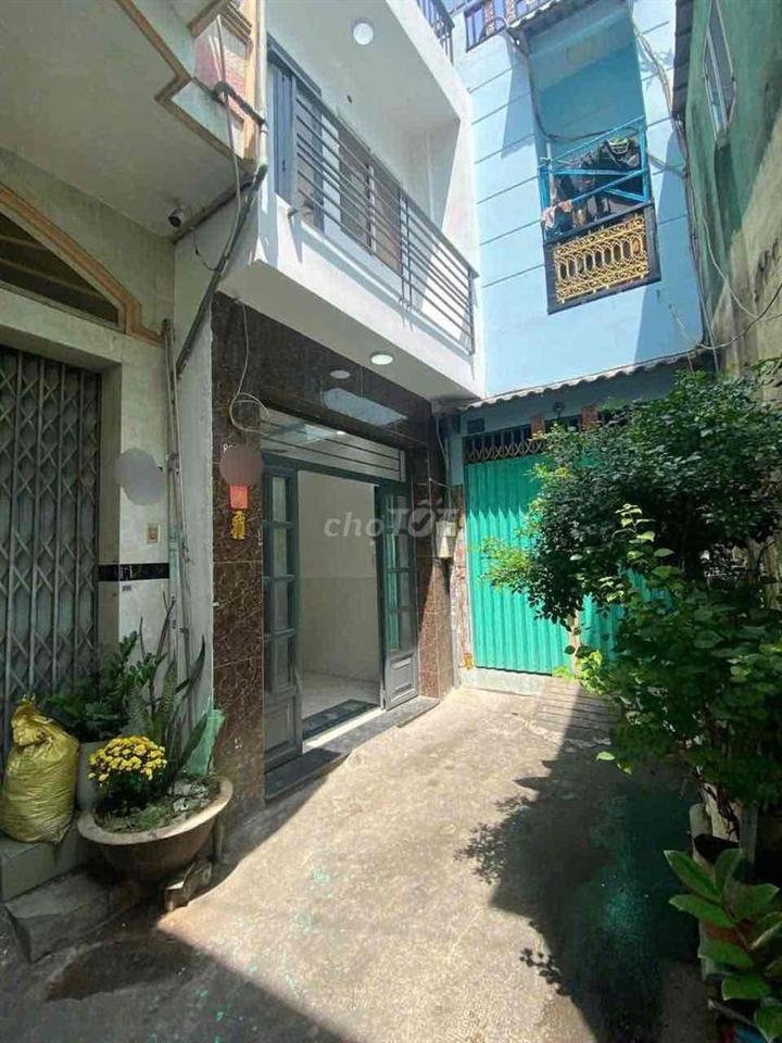 Bán nhà 3 lầu đúc BTCT 3 pn  lớn ST hẻm 88/ chánh hưng P 9 # Q8