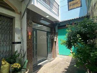 Bán nhà 3 lầu đúc BTCT 3 pn  lớn ST hẻm 88/ chánh hưng P 9 # Q8