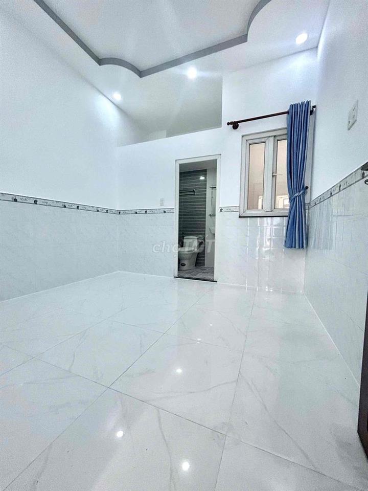 nhà bán 3m50 x 14m. 1 lầu. sát bên cầu Phú định F16.Q8