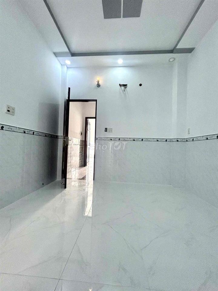 nhà bán 3m50 x 14m. 1 lầu. sát bên cầu Phú định F16.Q8