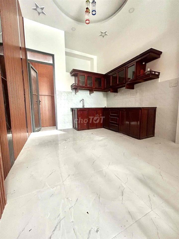 nhà bán 3m50 x 14m. 1 lầu. sát bên cầu Phú định F16.Q8