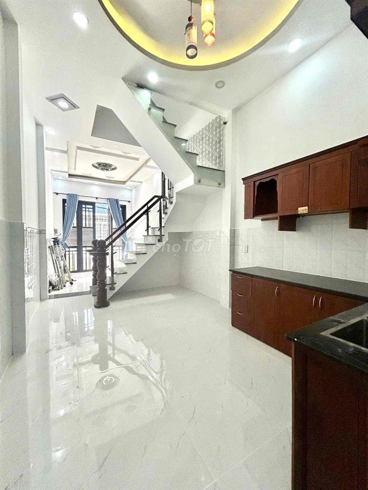 nhà bán 3m50 x 14m. 1 lầu. sát bên cầu Phú định F16.Q8