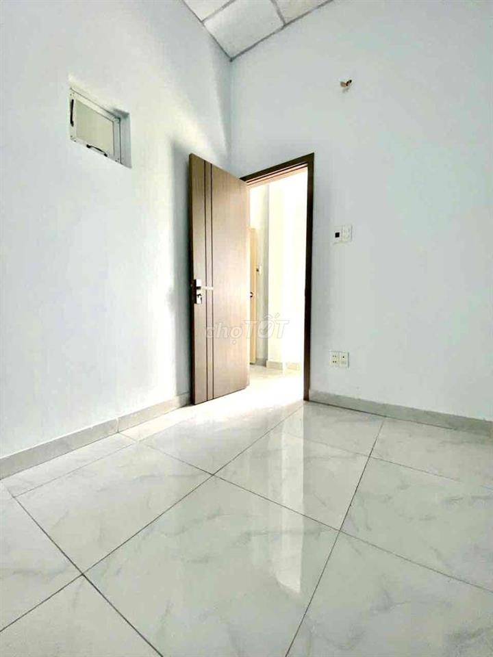 nhà bán 4m x 9m. 2 lầu  🚗 đường Phú định F16.Q8