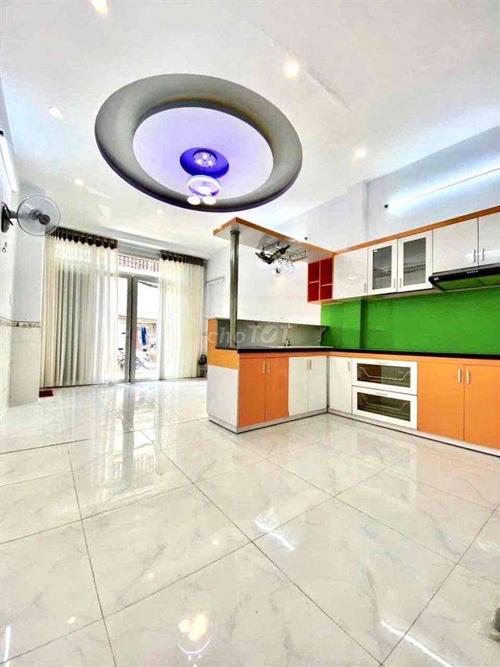 nhà bán 4m x 9m. 2 lầu  🚗 đường Phú định F16.Q8