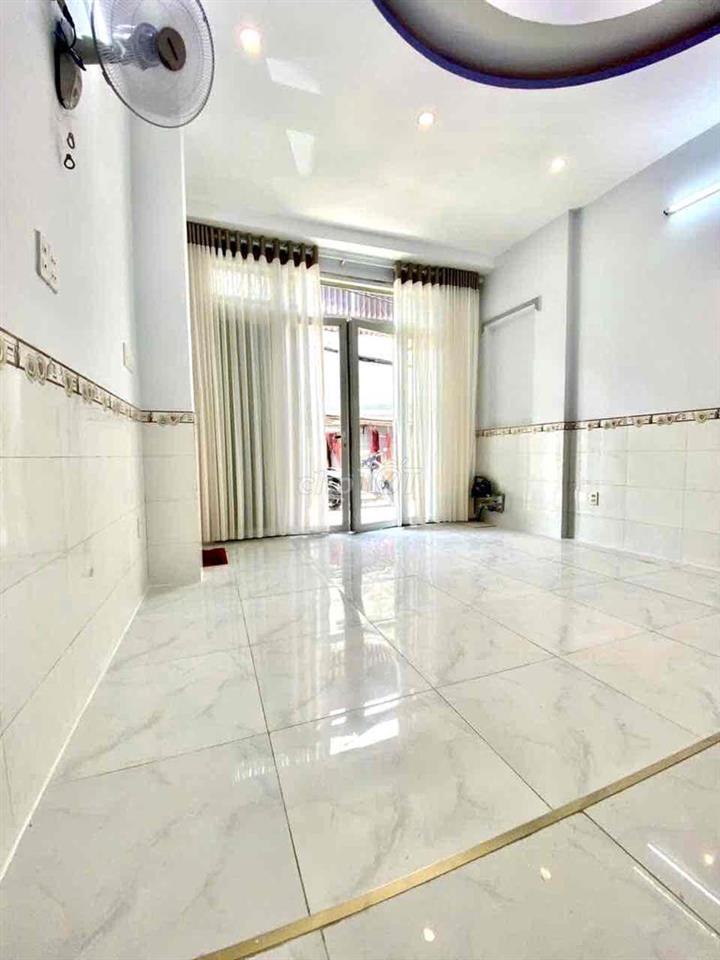 nhà bán 4m x 9m. 2 lầu  🚗 đường Phú định F16.Q8