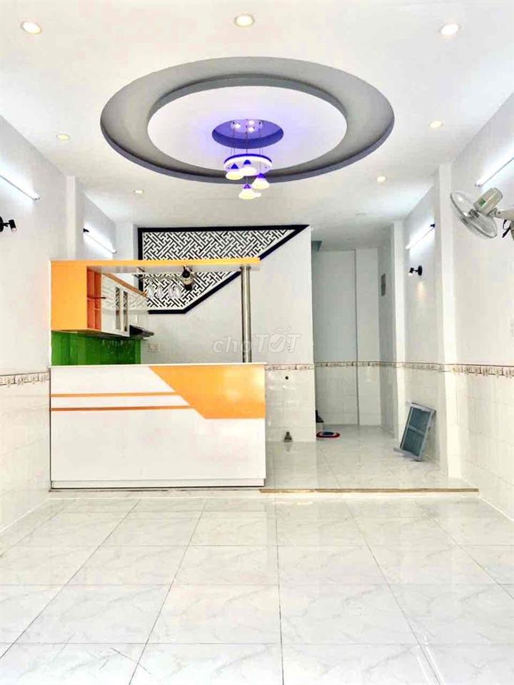 nhà bán 4m x 9m. 2 lầu  🚗 đường Phú định F16.Q8