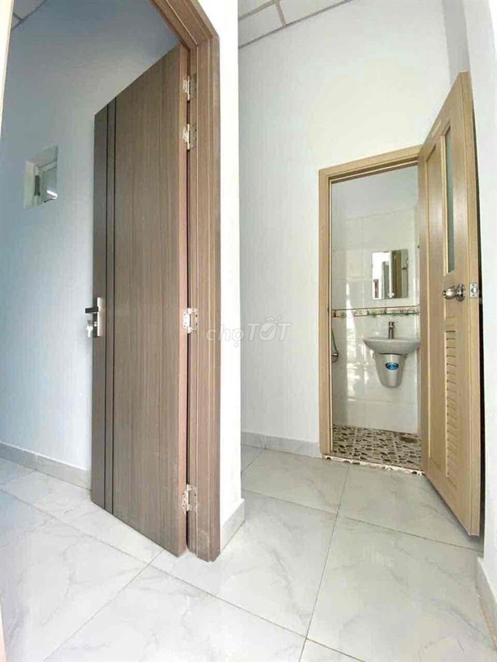 nhà bán 4m x 9m. 2 lầu  🚗 đường Phú định F16.Q8