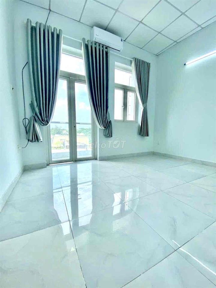 nhà bán 4m x 9m. 2 lầu  🚗 đường Phú định F16.Q8