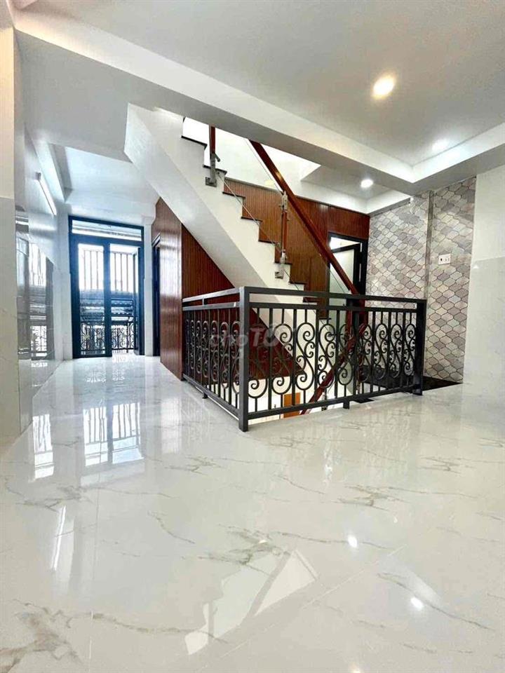 nhà bán 5m x 8m. 2 lầu 🚗 đường Phú định F16.Q8.