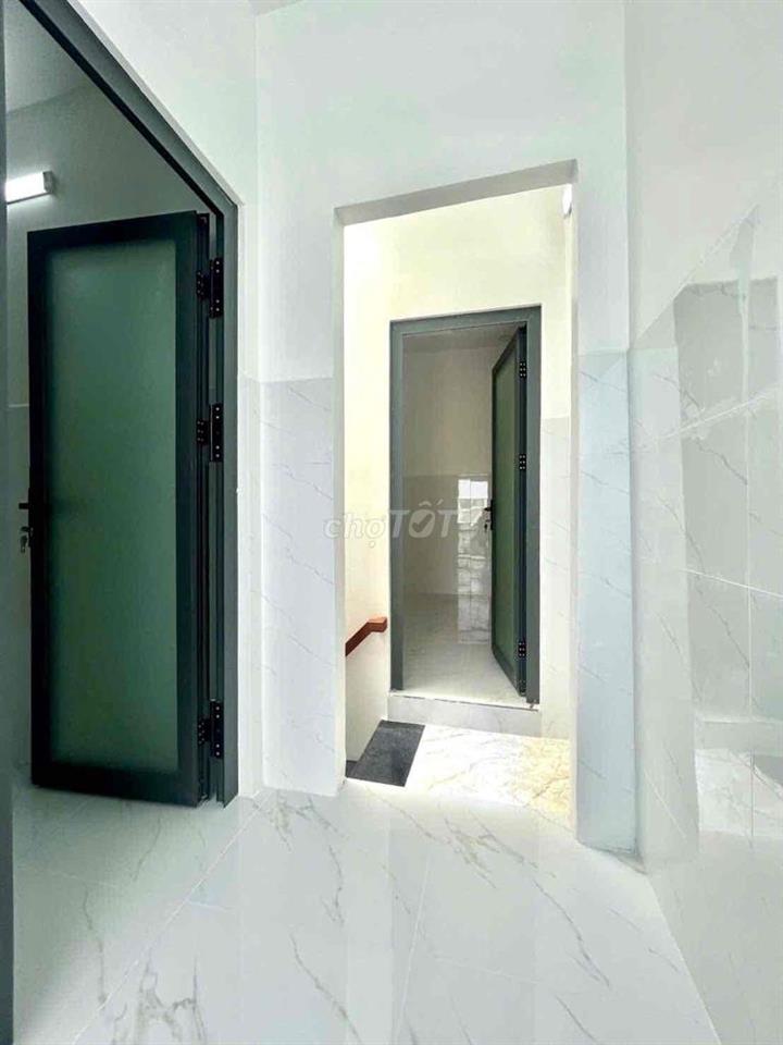 nhà bán 5m x 8m. 2 lầu 🚗 đường Phú định F16.Q8.