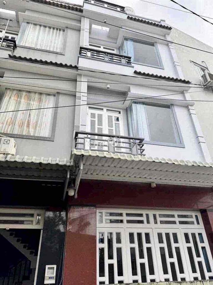 bán nhà 4m x 11m. 2 lầu. đường Phú định F16.Q8.