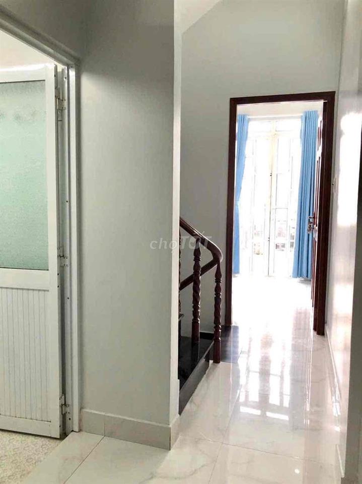 bán nhà 4m x 11m. 2 lầu. đường Phú định F16.Q8.