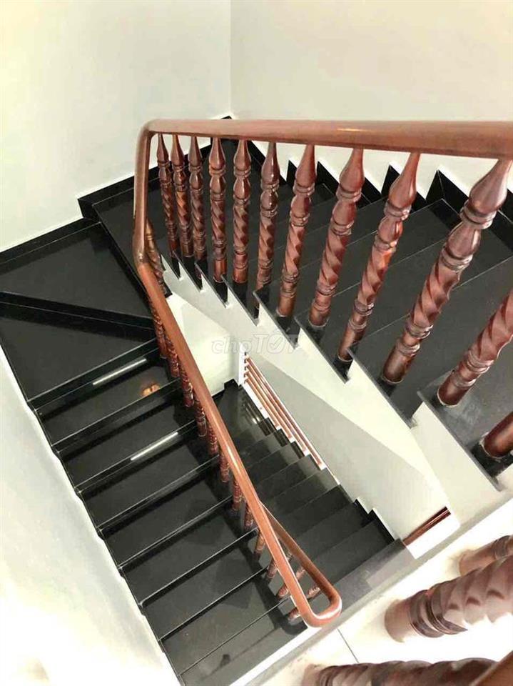 bán nhà 4m x 11m. 2 lầu. đường Phú định F16.Q8.