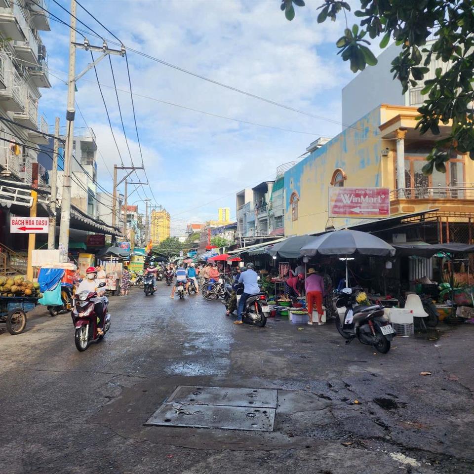 Cần bán gấp nhà hẻm xe hơi