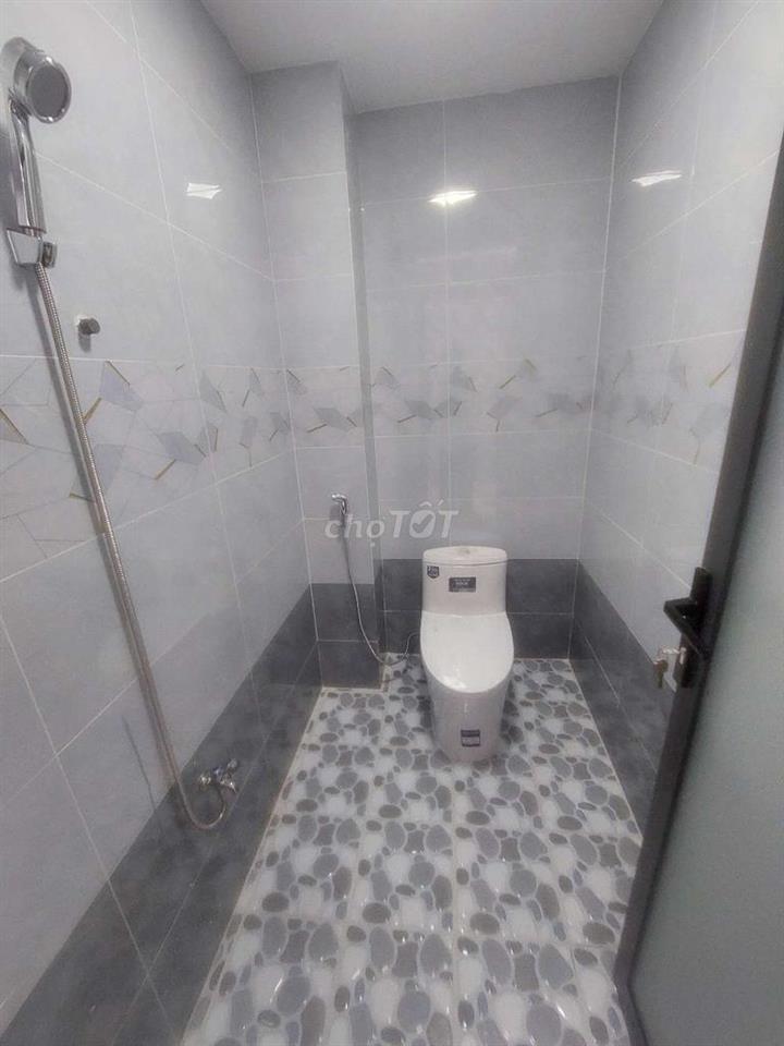 Bán nhà Mặt Tiền Hẽm đường Phạm Hùng C4 DT.4m×17m } 1 Lững 3 Phòng 2wc