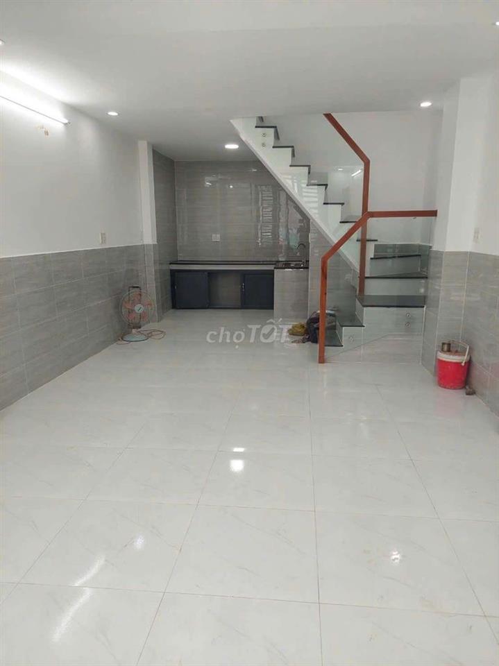Bán nhà đường Phạm Hùng C4 DT.4×10 } 1 lầu 2 phòng 2 toilet Hẽm xe hơi