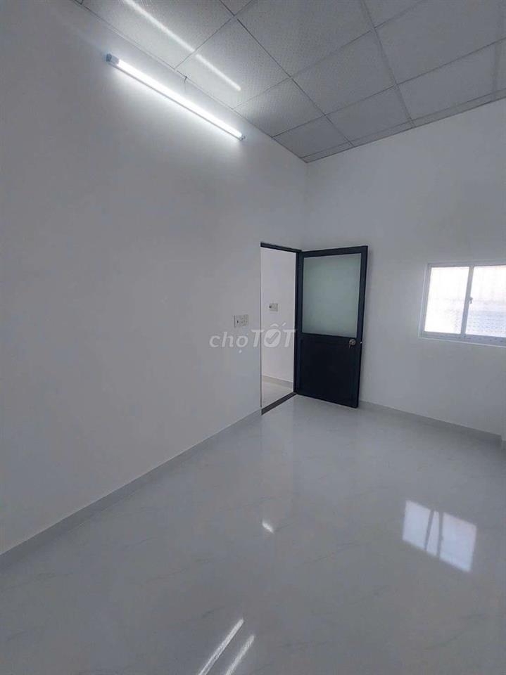 Bán nhà đường Phạm Hùng C4 DT.4×10 } 1 lầu 2 phòng 2 toilet Hẽm xe hơi