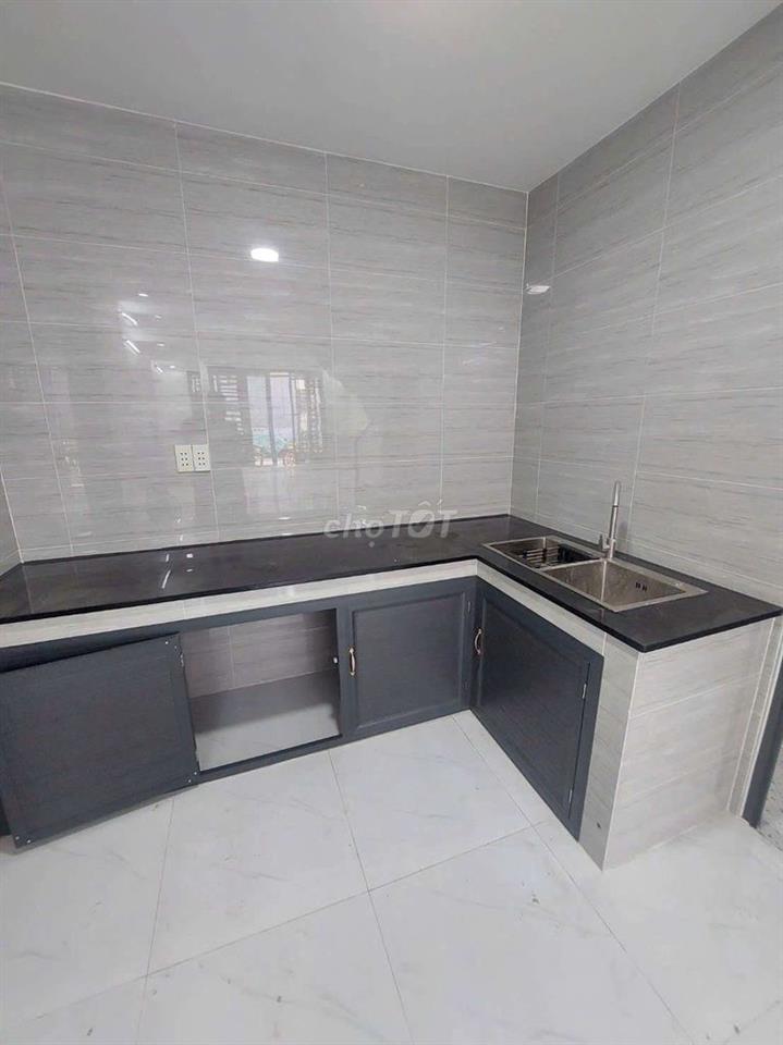 Bán nhà đường Phạm Hùng C4 DT.4×10 } 1 lầu 2 phòng 2 toilet Hẽm xe hơi