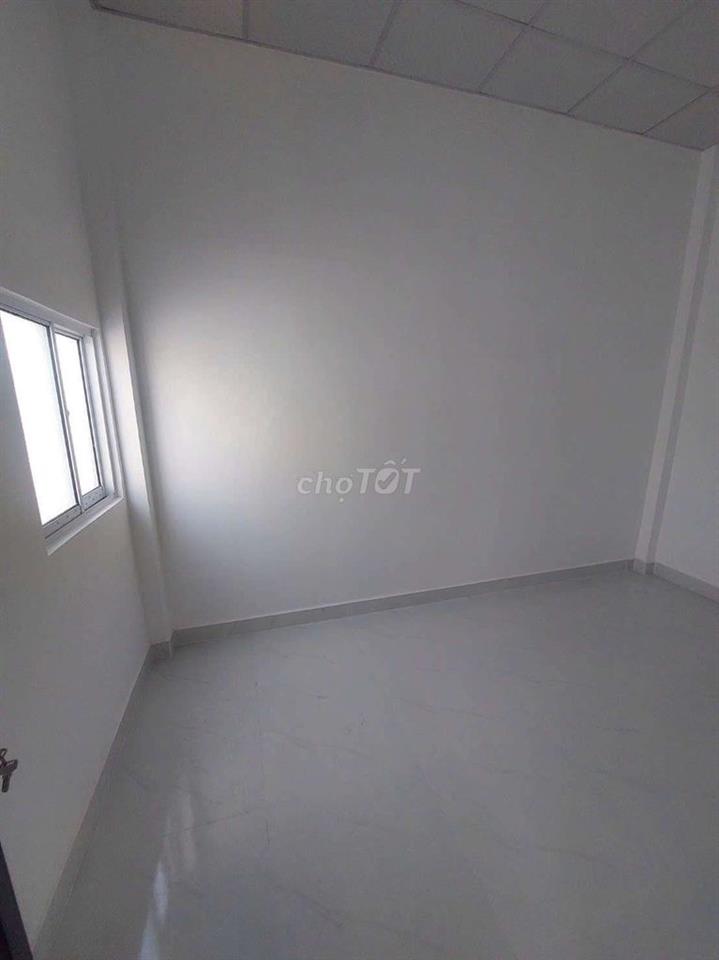 Bán nhà đường Phạm Hùng C4 DT.4×10 } 1 lầu 2 phòng 2 toilet Hẽm xe hơi