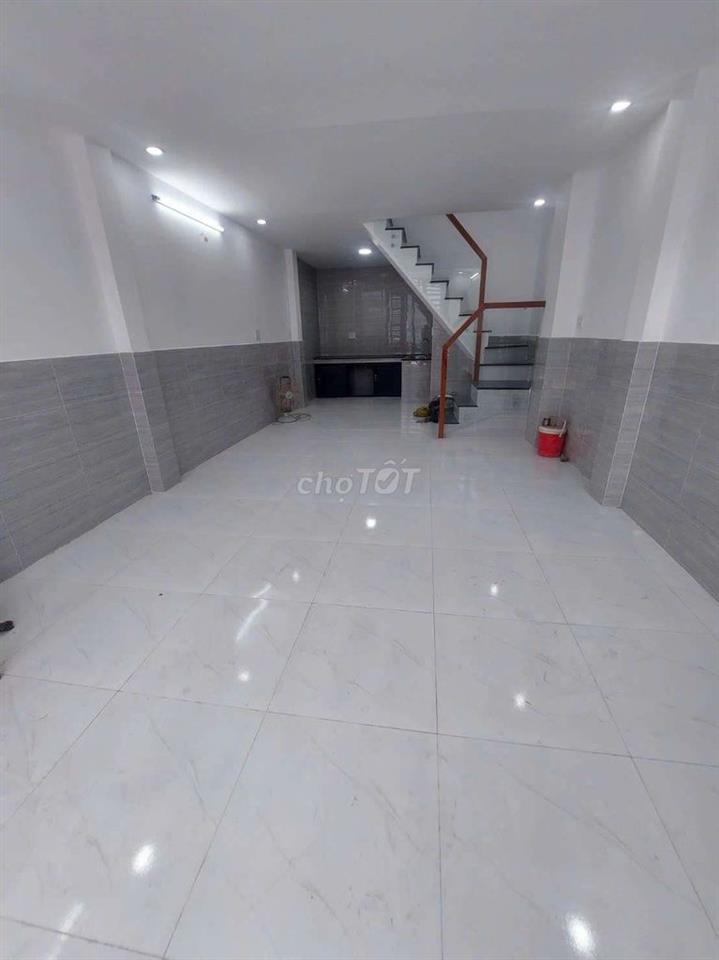 Bán nhà đường Phạm Hùng C4 DT.4×10 } 1 lầu 2 phòng 2 toilet Hẽm xe hơi