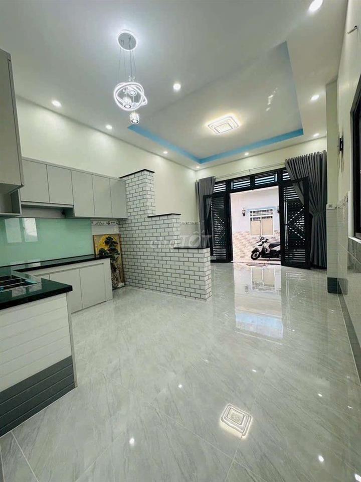 Bán nhà đường Phạm Hùng C3 DT.4m2×15m } Nhà trệt 2 Phòng 1toilet hẽm4m