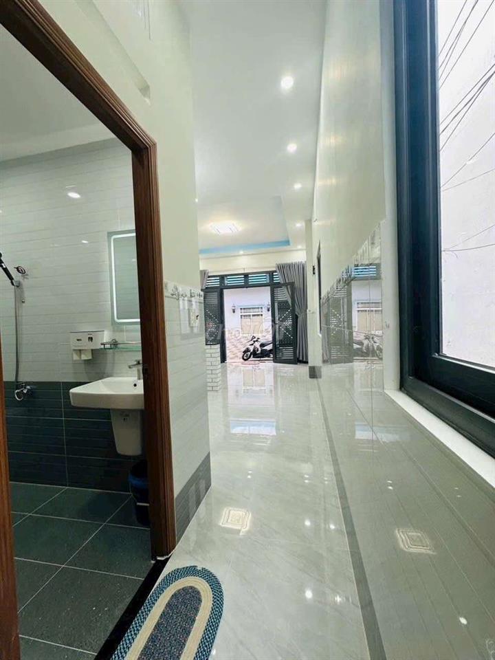 Bán nhà đường Phạm Hùng C3 DT.4m2×15m } Nhà trệt 2 Phòng 1toilet hẽm4m
