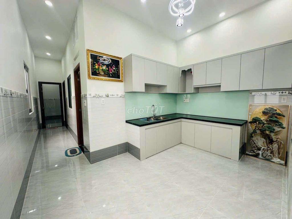 Bán nhà đường Phạm Hùng C3 DT.4m2×15m } Nhà trệt 2 Phòng 1toilet hẽm4m