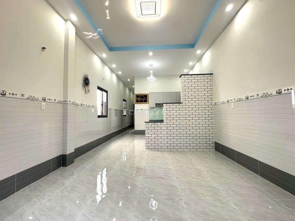 Bán nhà đường Phạm Hùng C3 DT.4m2×15m } Nhà trệt 2 Phòng 1toilet hẽm4m