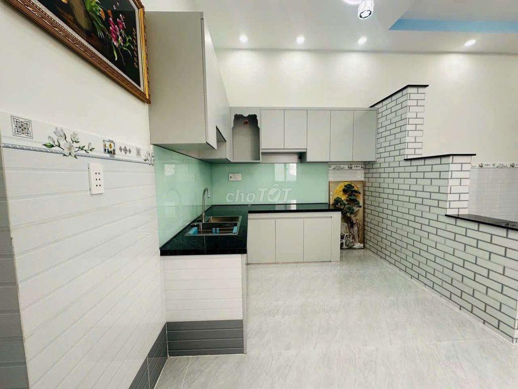 Bán nhà đường Phạm Hùng C3 DT.4m2×15m } Nhà trệt 2 Phòng 1toilet hẽm4m