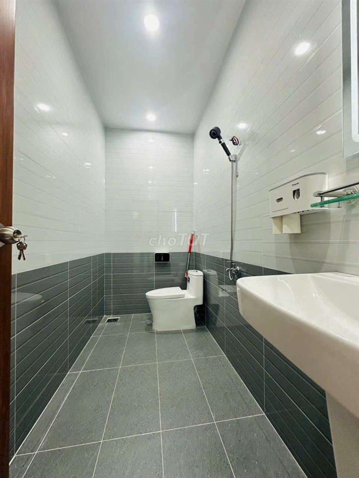 Bán nhà đường Phạm Hùng C3 DT.4m2×15m } Nhà trệt 2 Phòng 1toilet hẽm4m