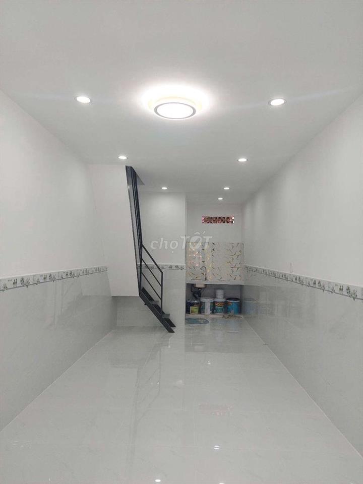Bán nhà đường Phạm Hùng C4 DT.3m6×10m } 1 Lầu 2 Phòng 1 toilet Hẽm 8m