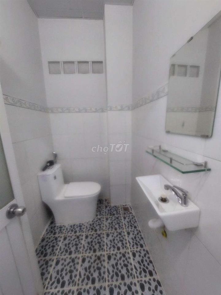 Bán nhà đường Phạm Hùng C7D DT.3m5×15m } 1Lầu 2 Phòng 2 toilet Hẽm 10m