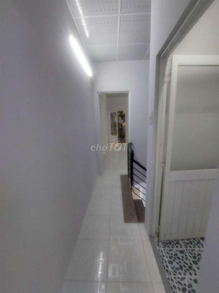 Bán nhà đường Phạm Hùng C7D DT.3m5×15m } 1Lầu 2 Phòng 2 toilet Hẽm 10m