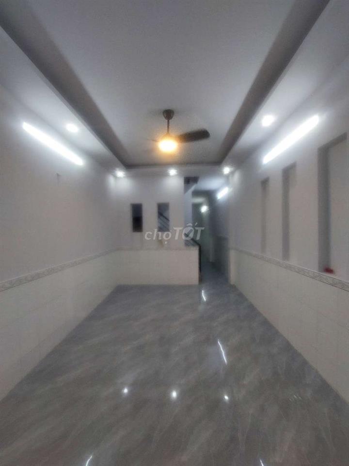 Bán nhà đường Phạm Hùng C7D DT.3m5×15m } 1Lầu 2 Phòng 2 toilet Hẽm 10m