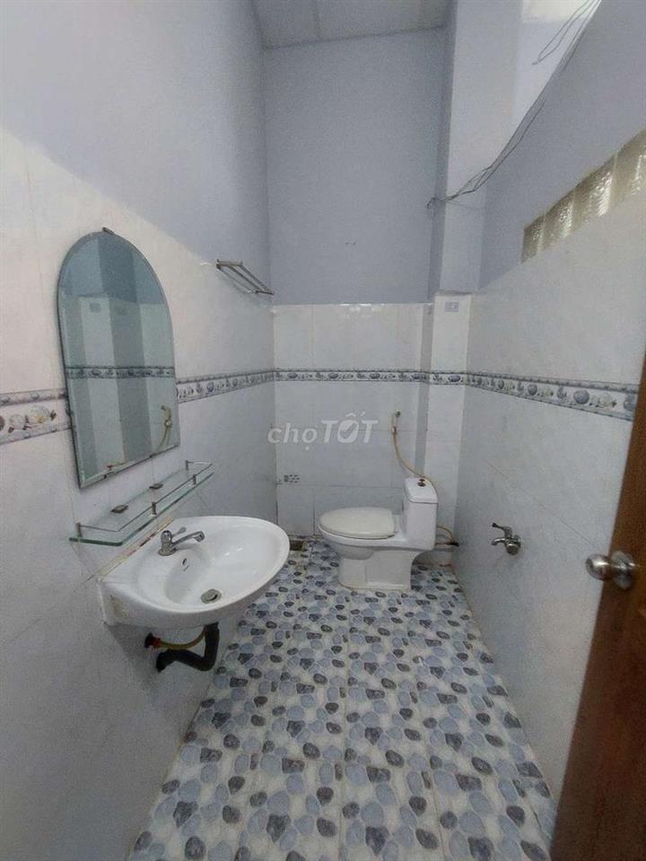 Bán nhà đường Phạm Hùng C7C DT.4m5×16m } 1 lầu 3 Phòng 2 toilet Hẽm3m5