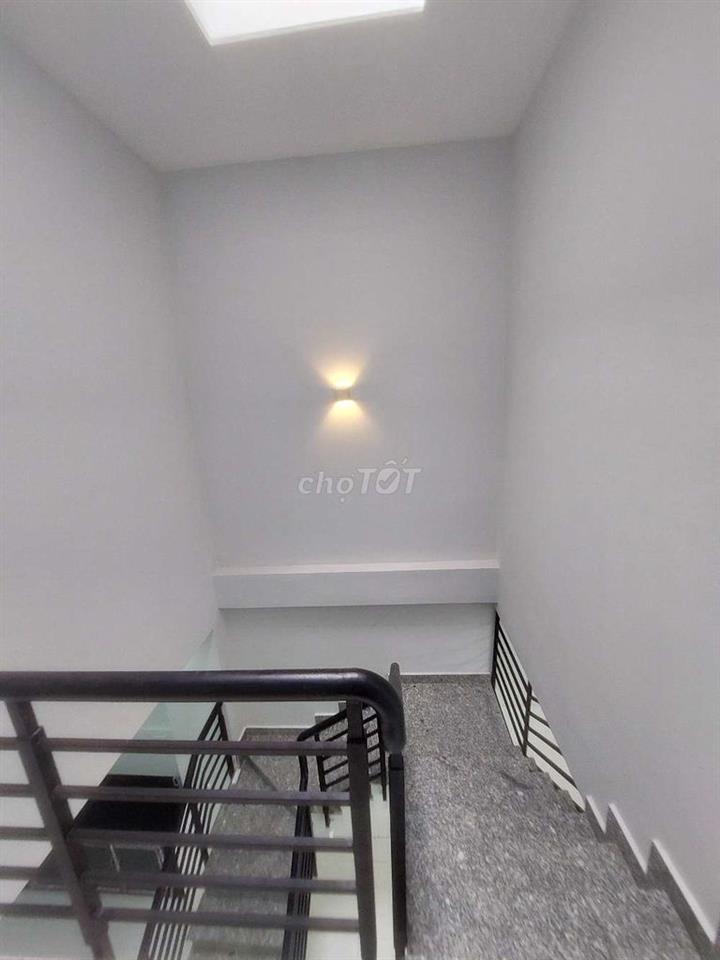 Bán nhà Mặt Tiền đường Phạm Hùng C7C DT.4m2×22m } 1 Lầu 3 Phòng 2 wc