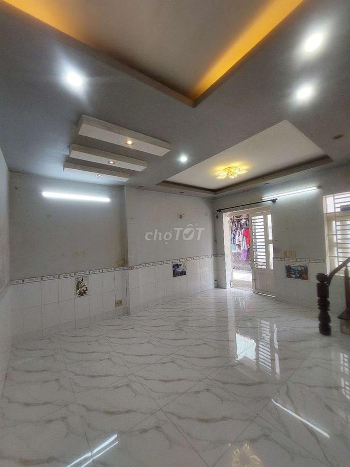 Bán nhà đường Phạm Hùng C4 DT.5m5×8m } 1 Lầu 2 Phòng 2 toilet Hẽm 4m.