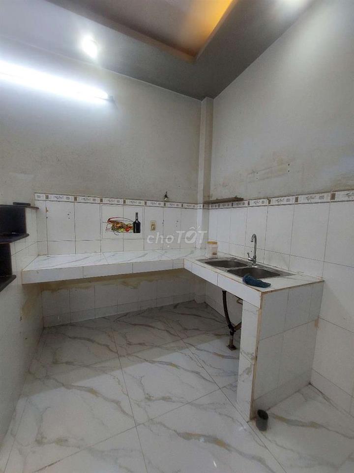Bán nhà đường Phạm Hùng C4 DT.5m5×8m } 1 Lầu 2 Phòng 2 toilet Hẽm 4m.