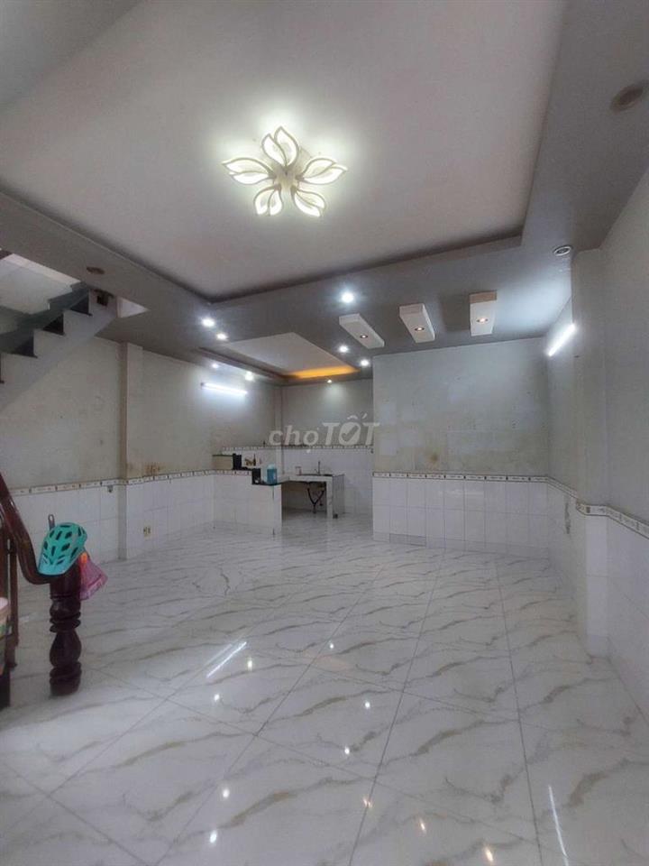 Bán nhà đường Phạm Hùng C4 DT.5m5×8m } 1 Lầu 2 Phòng 2 toilet Hẽm 4m.