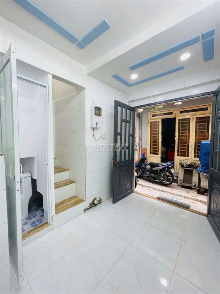 Bán nhà đường Trần Hưng Đạo P2.Q5 DT.3m×5m } 1 Lầu 1 Phòng 1 wc Hẽm 4m