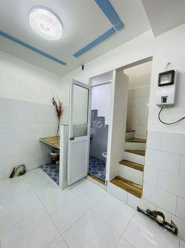Bán nhà đường Trần Hưng Đạo P2.Q5 DT.3m×5m } 1 Lầu 1 Phòng 1 wc Hẽm 4m