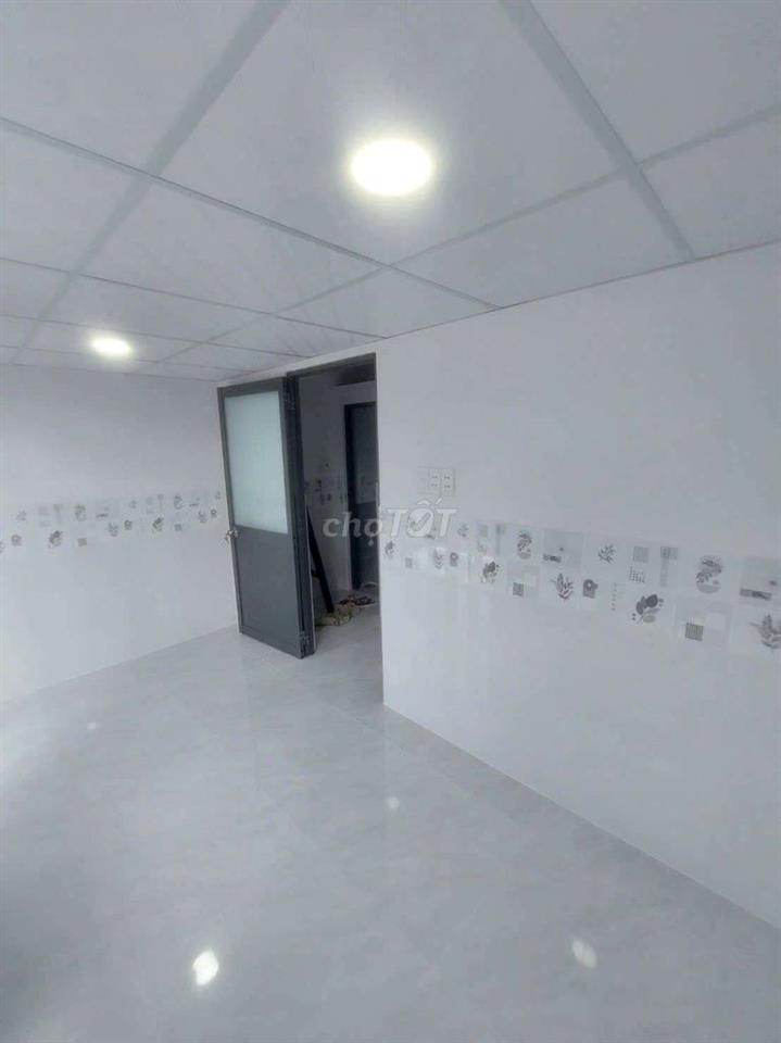Bán nhà đường Phạm Hùng C3 DT.4×6 } 1 Lầu 1 Lững 3 Phòng 2toilet hẽm4m