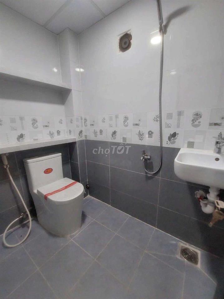 Bán nhà đường Phạm Hùng C3 DT.4×6 } 1 Lầu 1 Lững 3 Phòng 2toilet hẽm4m