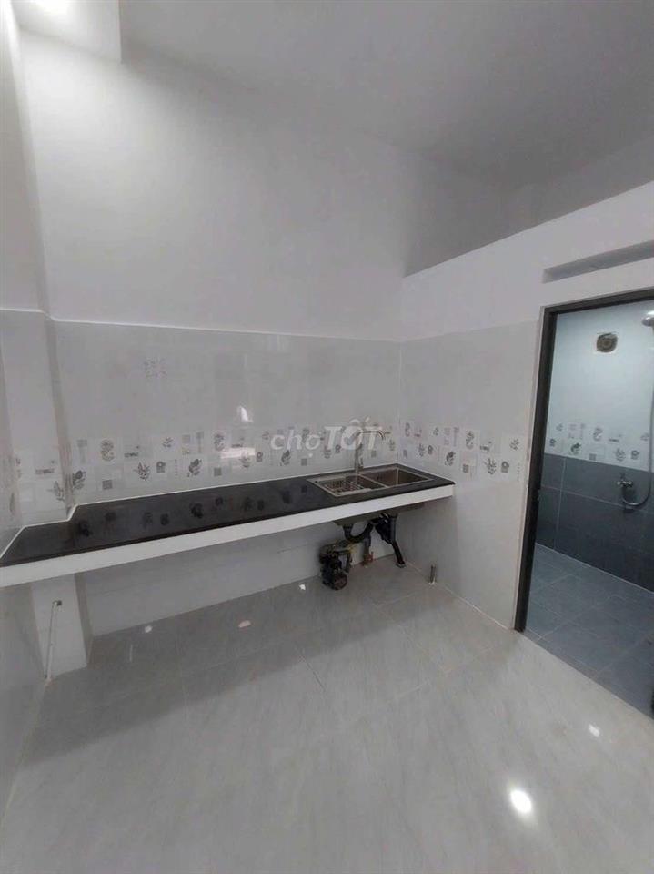 Bán nhà đường Phạm Hùng C3 DT.4×6 } 1 Lầu 1 Lững 3 Phòng 2toilet hẽm4m