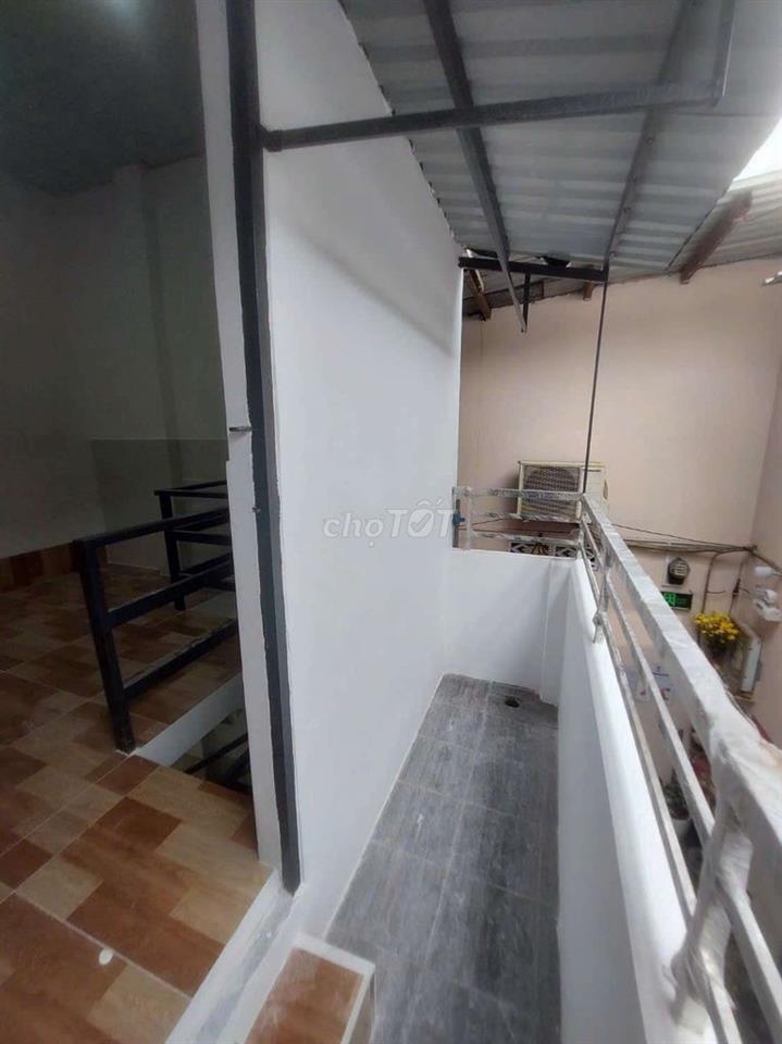 Bán nhà đường Phạm Hùng C7C DT.4m×6m5 } 1 Lầu 1 Phòng 1 toilet hẽm 6m.